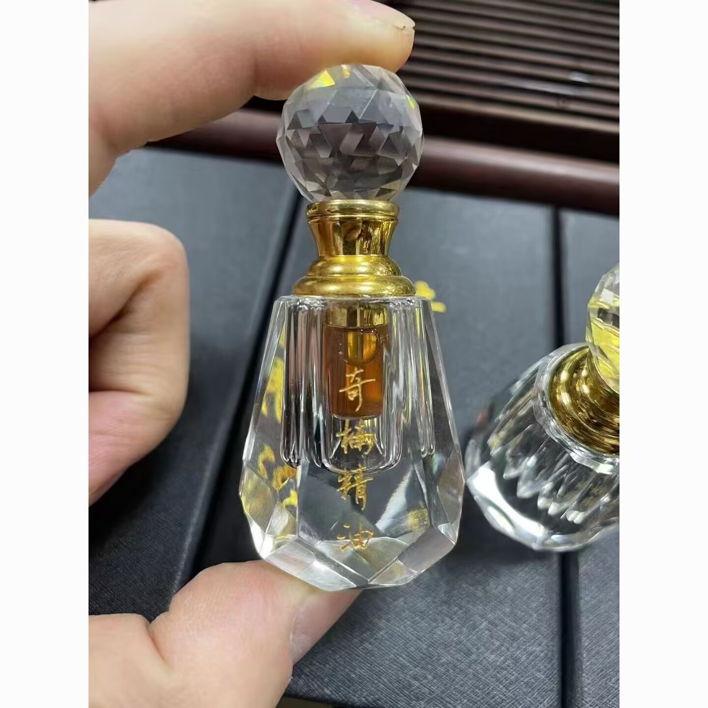2ml/箱 リッチウード沈香オイル 長持ちするウッディな香り - Candle Making Fat のレビューと価格